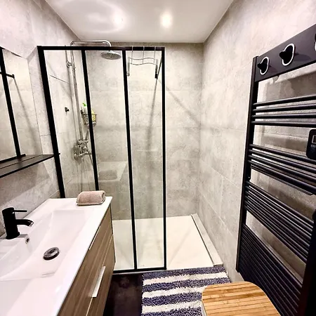 - 3 Pièces Cosy Avec Jacuzzi&grande Terrasse * Antibes