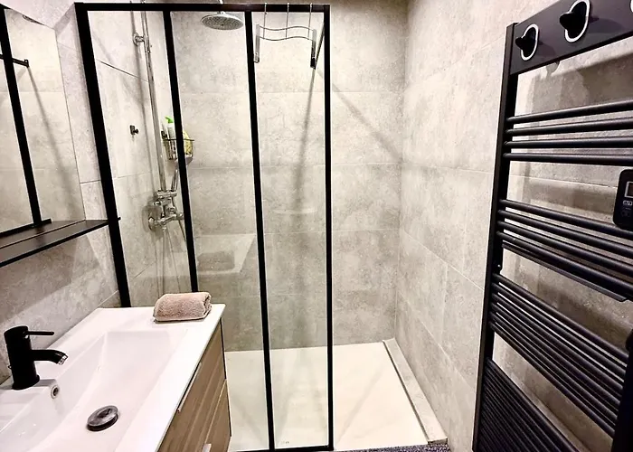 - 3 Pieces Cosy Avec Jacuzzi & Grande Terrasse * Antibes